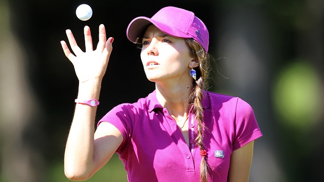 CHYTÁM. Klára Spilková byla ve finálovém kole Prague Golf  Masters "živá".