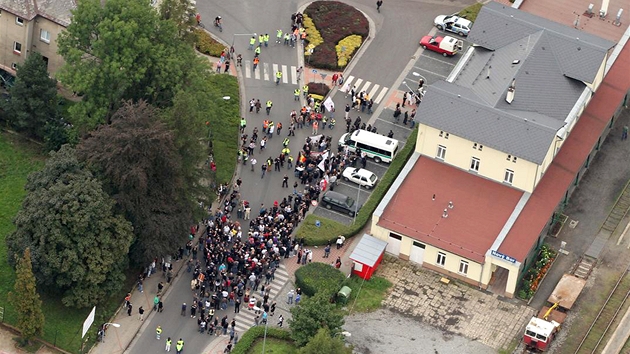 Demonstrace v Novém Boru svolaná DSSS na leteckém zábru (10. záí 2011)