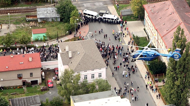 Demonstrace v Novm Boru svolan DSSS v leteckm zbru (10. z 2011)