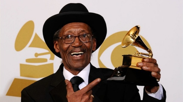 Willie "Big Eyes" Smith získal v roce 2011 cenu Grammy