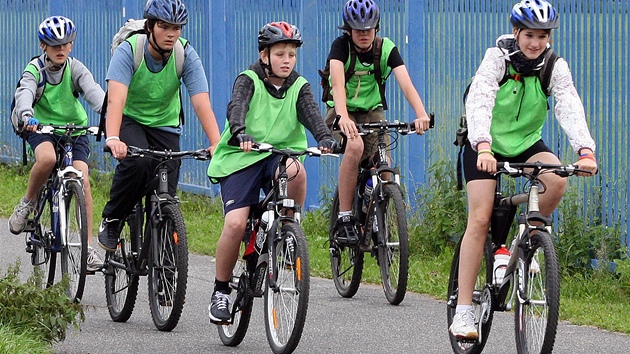 koláci vyrazili na kolech napí Libercem, testovali bezpenost cyklist ve