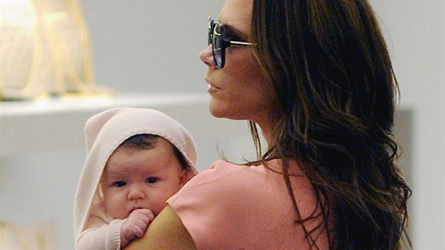 Victoria Beckhamová a její dcera Harper Seven na nákupech