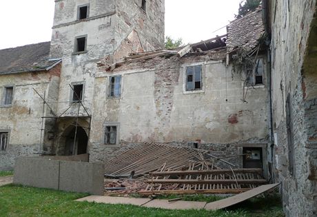 Na zmku v Brtnici se ztila st stechy, zmek i park je do odvoln uzaven.