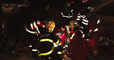 Hasii a zdravotníci u nehody mikrobusu na dálnici D1 u Hranic na Perovsku