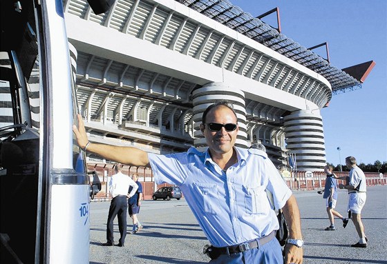 Milánský stadion San Siro pojme více ne 80 tisíc divák