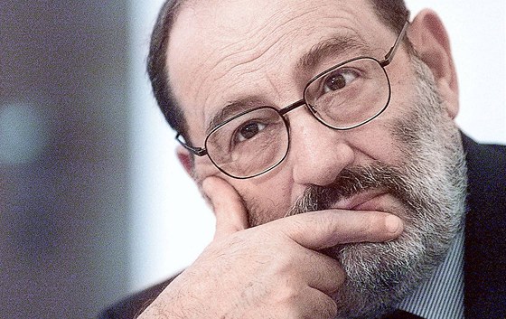 Italský spisovatel a sémiotik Umberto Eco