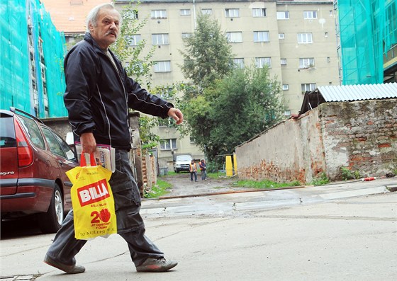 Revoluní ulice v Chrudimi - msto opravuje zanedbané domy, v nkolika z nich