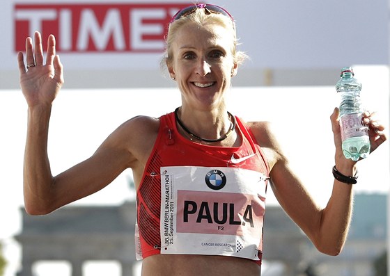 S ÚSMVEM. Tetím místem v berlínském maratonu splnila Paula Radcliffeová...