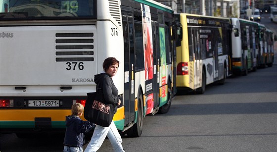 Autobus MHD v Liberci na terminálu v ulici Fügnerova