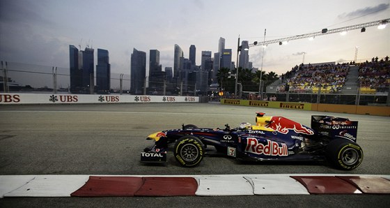 Sebastian Vettel pi tréninku na Velkou cenu Singapuru