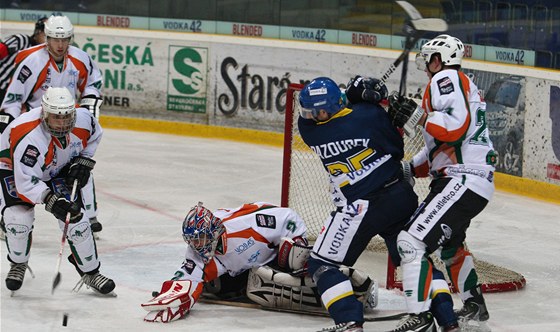 Momentka z utkání mezi hokejisty Ústí nad Labem a Mostu. 
