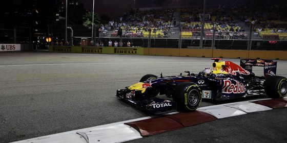 Sebastian Vettel v tréninku na Velkou cenu Singapuru F1.