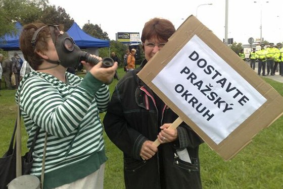 Obyvatelé Spoilova ádají o urychlenou dostavbu Praského okruhu.