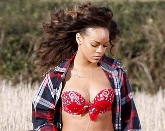 Rihanna pi natáení nového klipu
