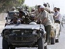 Vojáci loajální bývalému libyjskému vládci Muammaru Kaddáfímu brání msto