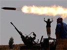 Rebelové bojují u msta Syrty. (24. záí 2011)
