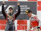 VÍTZ. Nmecký jezdec Sebastian Vettel se raduje na pódiu poté, co ovládl
