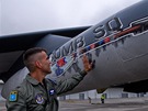 Pistání amerického bombardéru B-52 na ostravském letiti.