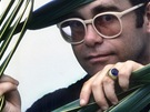 Elton John na archivním snímku