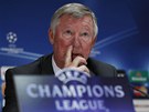 DLOUH VLDA NAD MANCHESTEREM. Trenr Alex Ferguson piel do Manchesteru...