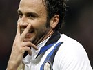 DAL JSEM GÓL. Giampaolo Pazzini z Interu Milán oslavuje svj gól.