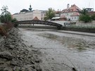Koryta Vltavy a Male v eských Budjovicích zejí prázdnotou. Voda tu není