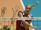 eská volejbalistka Helena Havelková smeuje v osmifinále ME proti