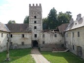 Na zámku v Brtnici se zřítila část střechy, zámek i park je do odvolání uzavřen.
