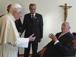 Ve Freiburgu se pape setkal s dívjím kancléem Helmutem Kohlem a jeho enou
