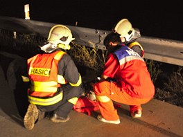 Hasii a zdravotnci u nehody mikrobusu na dlnici D1 u Hranic na Perovsku