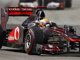 Lewis Hamilton projd zatkou ve Velk cen Singapuru.