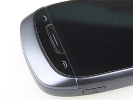 Recenze Nokia 701 telo