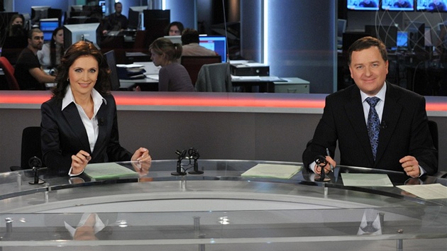 Bohumil Klepetko p�i moderování Událostí s kolegyní Ivetou Tou�lovou.