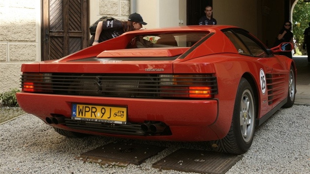 Cena ojetého Ferrari Testarossa v posledním roce stoupla na piblin trojnásobek.