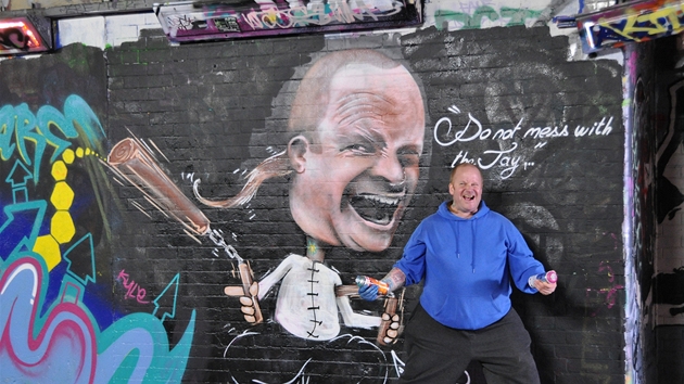 Jedním z mála míst v Londýn�, kde se graffiti vytvá�í i za bílého dne a je