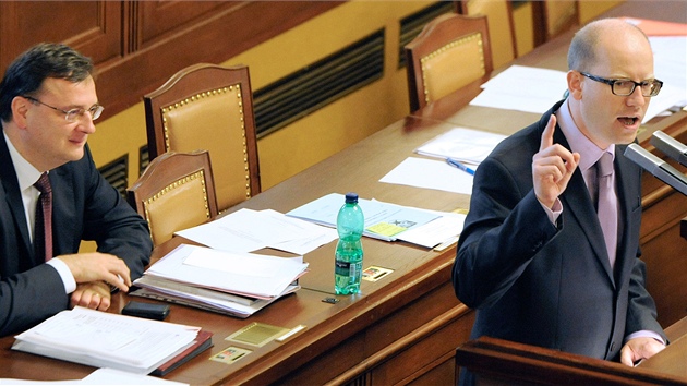 P�edseda �SSD Bohuslav Sobotka (vpravo) vyzval ministra financí Miroslava