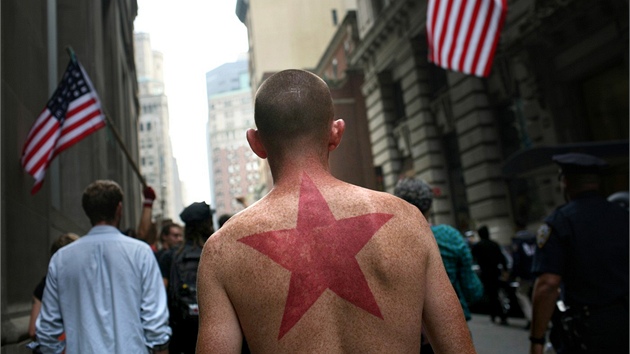 Protestující jsou utáboeni v parku Zuccotti, k demonstracím denn docházejí na