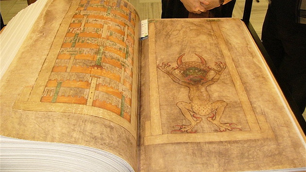 Faksimile kroniky Codex Gigas ve skute�né velikosti. Ilustra�ní snímek