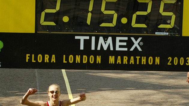 NEUZNANÝ. Svtový rekord Pauly Radcliffeové  v maratonu IAAF s odstupem