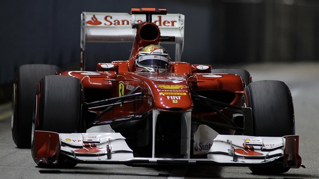 Fernando Alonso pi tréninku na Velkou cenu Singapuru