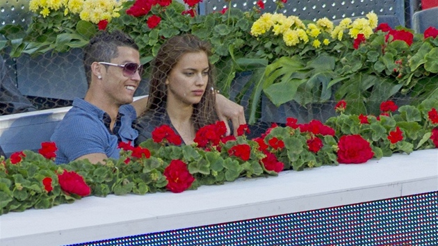 Cristiano Ronaldo a jeho pítelkyn Irina aiková na tenisovém turnaji v