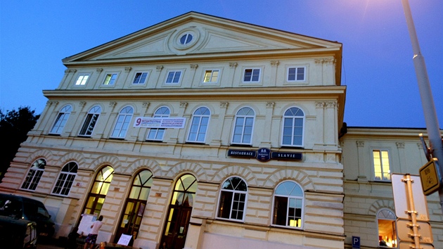 Kulturní d�m Slavie v �eských Bud�jovicích byl postaven v roce 1872. Za dobu