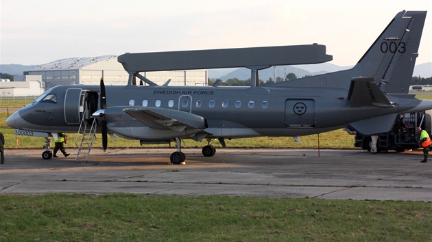 Saab E-S100D Argus - védský "Awacs" krátce po píletu na Monov. Posádka