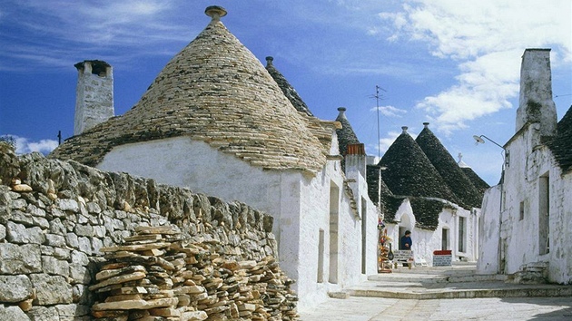 Oblast Apulie - to jsou pedevím historické domky trulli. Jsou v nich restaurace, ochody i hotely.