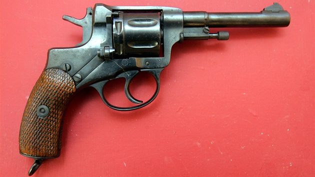 Revolver Nagant na výstav "eskosloventí legionái" v nejdeckém muzeu.