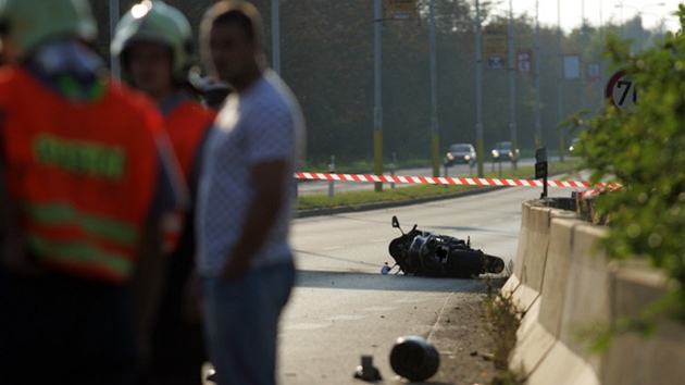 Tragická nehoda mladého motorká�e v Karlových Varech. (28. zá�í 2011)