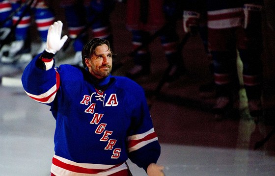 Henrik Lundqvist se dokal pi nástupu ovací od védských hokejiových fanouk.