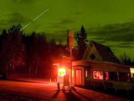 Meteorit proísnul oblohu nad restaurací v aljaském Nikiski. Zárove proízl