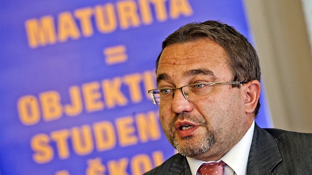 Podle ministra �kolství Josefa Dobe�e je matematika bolestí maturity. 