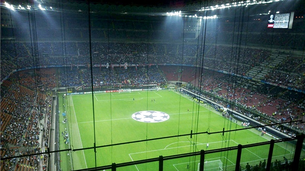 Takov pohled se naskytl fanoukm Viktorie Plze pi utkn zkladn skupiny Ligy mistr s AC Miln na stadionu San Siro.